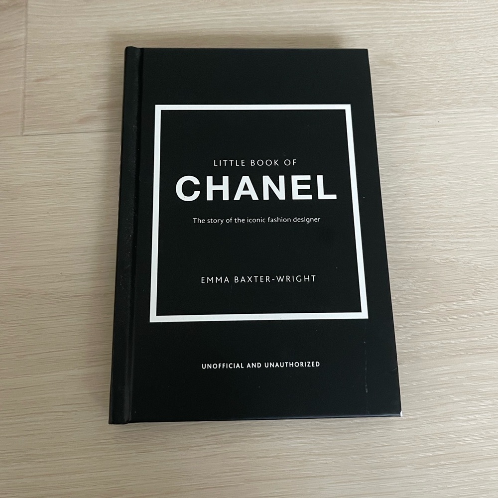 CHANEL Black and White Book